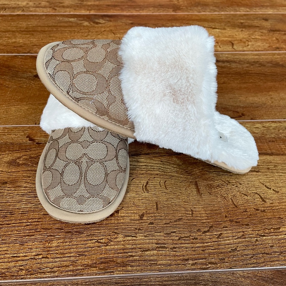 Coach Outlet Slippers Size 6